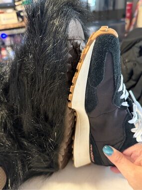 Furry winter boots with rubber sole - sneaker 8.5 for size comparison